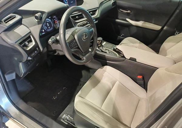 Lexus UX cena 145000 przebieg: 73343, rok produkcji 2020 z Chodzież małe 254